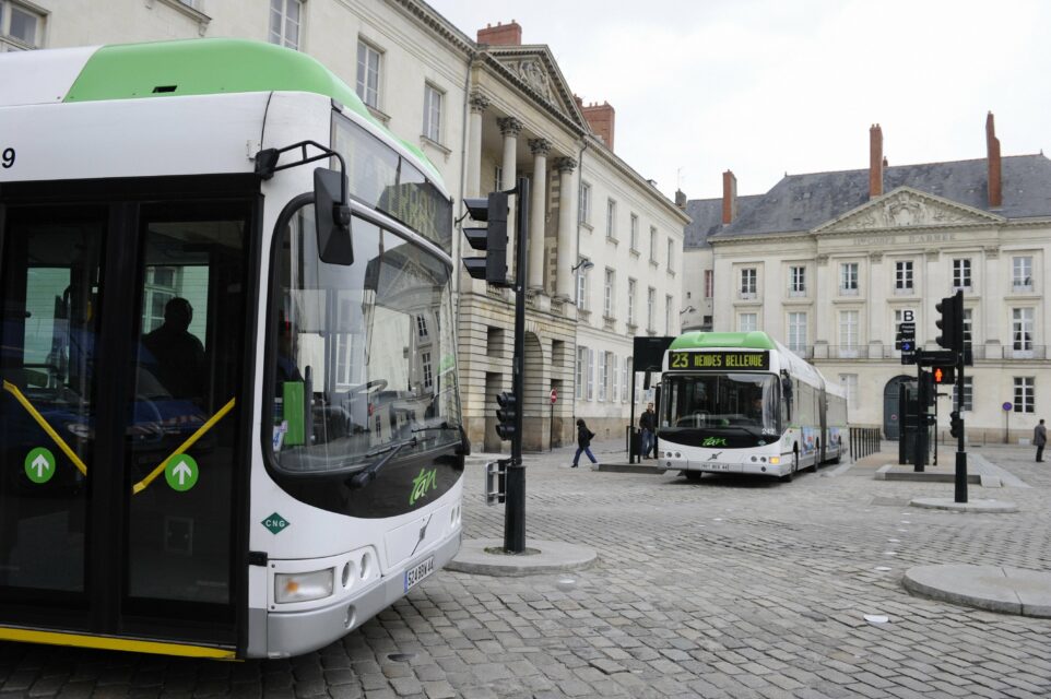 bus,high,level,service,nantes,transdev,mobility